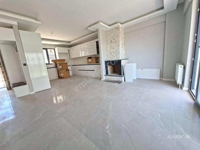 Bağlıca Da Geniş Bahçeli Satılık Villa 3 Katlı 6+1 Ön Cephe