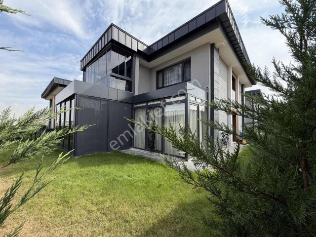 Bağlıca Da 2 Katlı Satılık 4+1 Site İçi Villa