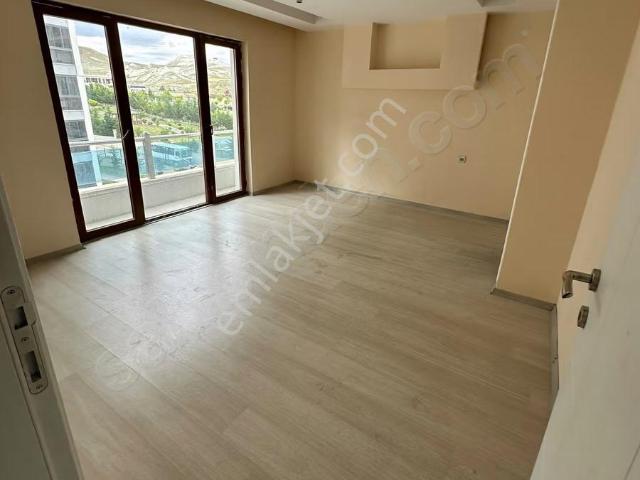 Bağlıca Kiralık Daire 4+1 186m2 3.kat Site Dairesi
