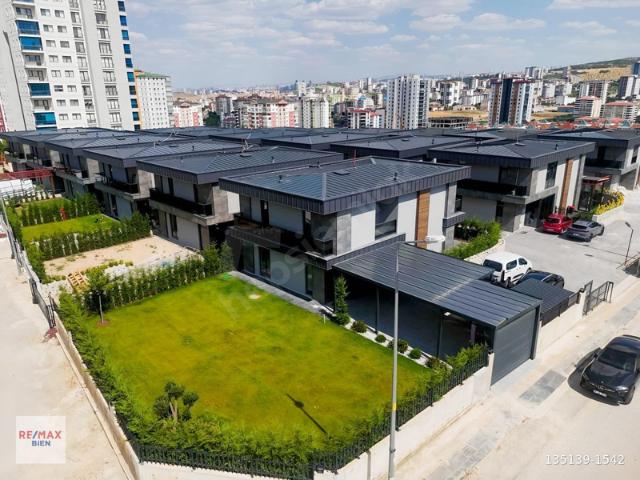 Bağlıca Satılık FIRSAT 5+1 Sıfır Büyük Tip Lüks Site İçi Villa