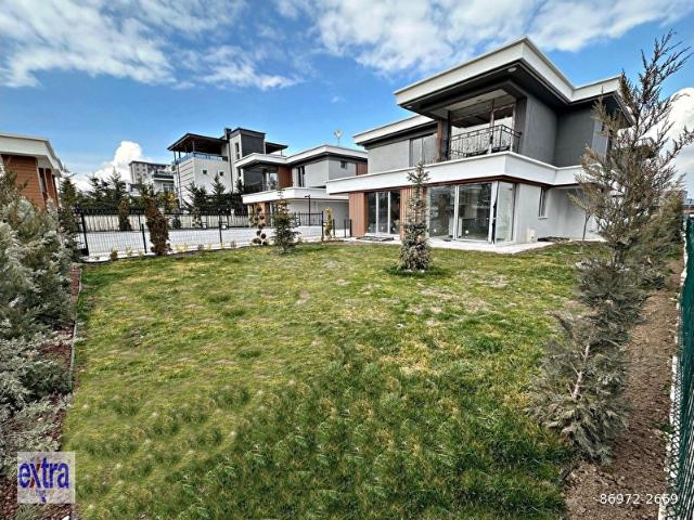 Bağlıca Satılık Merkezde Yerden Isıtma K.Otoparklı 4+1 Villa Extra Zirve