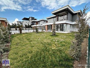 Bağlıca Satılık Merkezde Yerden Isıtma K.Otoparklı 4+1 Villa Extra Zirve