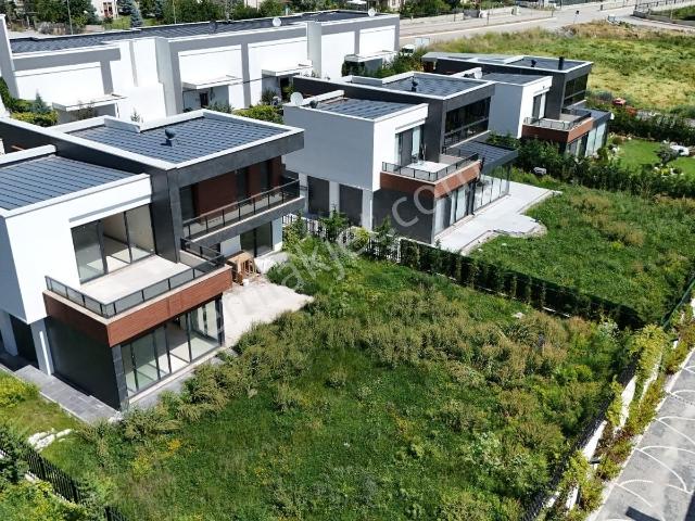 Bağlıca 754m2 Arsa Paylı 5+1 Site İçi Müstakil Villa