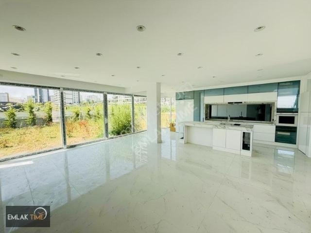 Bağlıcada 6+1 Satılık Full Yapılı Asansörlü Köşe Villa