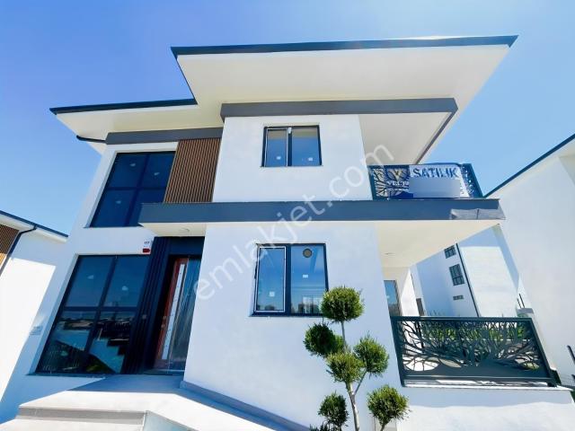 Bağlıca'da Kapalı Otoparklı Ultra Lüks Yapılı 4+1 Satılık Villa