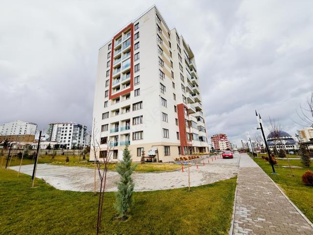 Bağlıca'da Merkezi Konumda Masrafsız Arakat Kiralık 4+1 Daire
