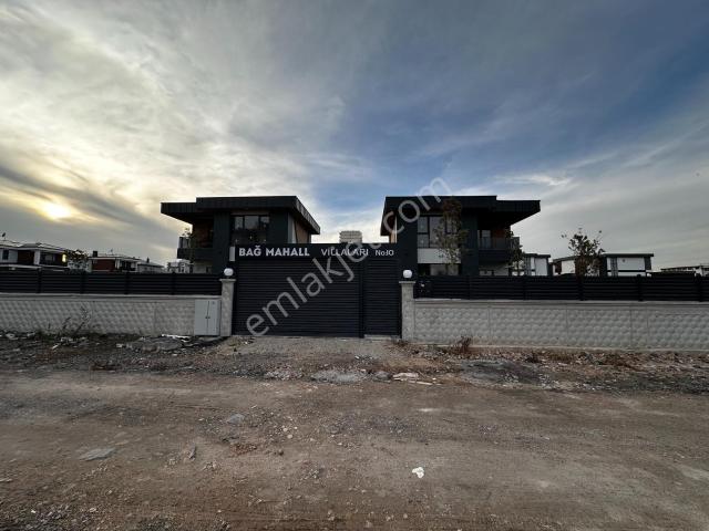 Bağlıcada Satılık Lüks 4+1 Villa Daire Takaslı