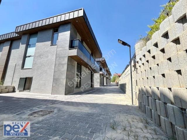 Bağlıca'da Prestijli Sitede 5+1 Ferah Satılık Fırsat Villa