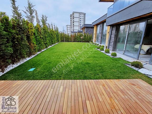 Bağlıcada Yüksek Tavan Salonlu 4+1 Villa