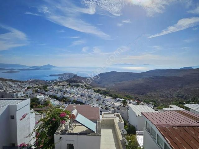 Bağla Aytur Sitesinde Müstakil Deniz Manzaralı Triplex Daire