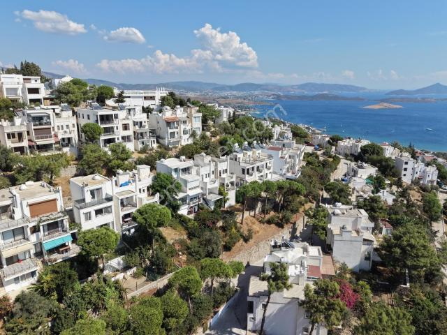 Bağla'da 4+1 Geniş Bahçeli Özel Plajlı Sosyal Tesisli Villa