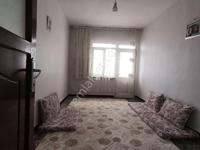 Bağlar Göçmenler Caddesinde Satılık Daire