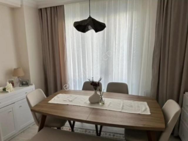 Bağlarbaşı Caddesinde Satılık 70 M2 Daire