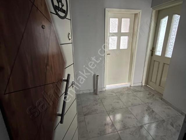 Bağlarbaşı Merkezde Aydınlık Cephe Bakımlı Kiralık 3+1 Daire
