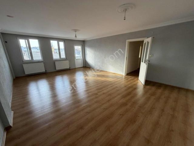 Bağlarbaşında Kiralık 2+1 Geniş Daire 100m2