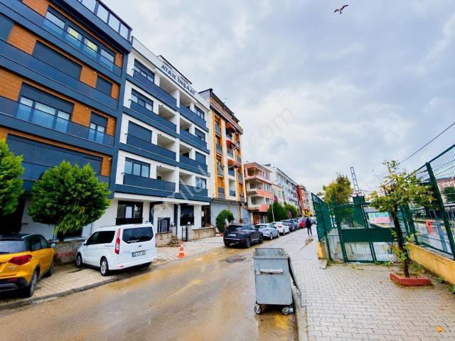 Bağlarbaşı'nda Marmaray'ın Hemen Önünde 98 M² Net Kiralık Daire
