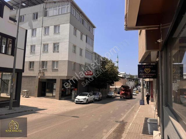 Bağlarbaşı Okul Caddesi Cepheli Satılık 3+1 Daire