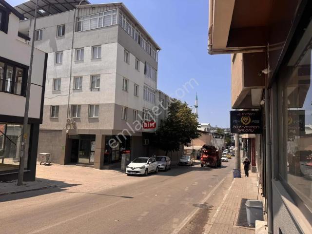 Bağlarbaşı Okul Caddesine Cephe Satılık 3+1 Geniş Daire