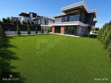BAĞLICA MAH'DE SATILIK 4+1 K.OTOPARKLI MERKEZİ KONUMDA VİLLA