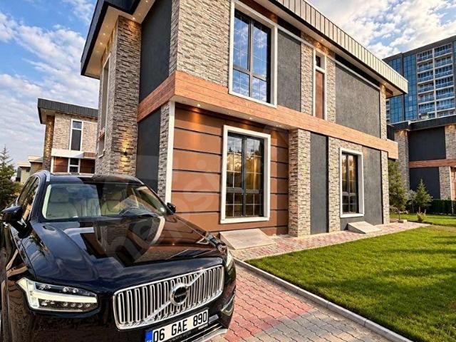 BAĞLICADA 5+1 LÜKS VİLLA BAĞIMSIZ MUTFAKLI ULTRA GENİŞ 290m2