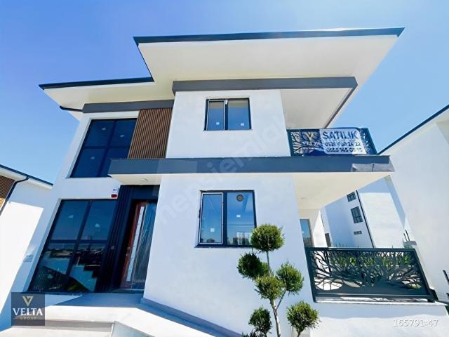 BAĞLICA'DA KAPALI OTOPARKLI ULTRA LÜKS YAPILI 4+1 SATILIK VİLLA