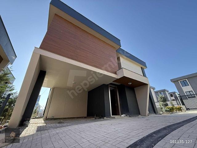 BAĞLICA'DA İSKANLI 5+2 SİTE İÇERİSİNDE SATILIK SUPER LUX VİLLA