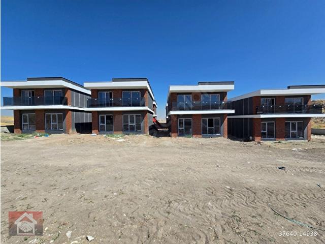BAĞLICAYA KOMŞU FUL YAPILI SATILIK 3+1+ BODRUMLU BAHÇELİ KÖŞE VİLLA