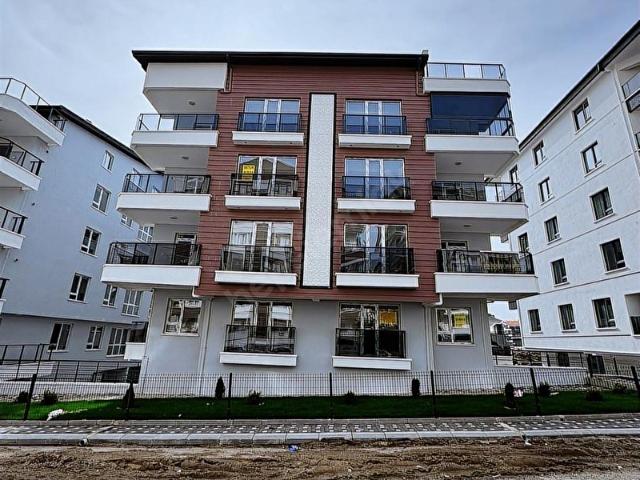 BAĞLUM'DA CADDE ÜSTÜ ARAKAT DAİRE