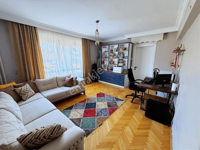 Bağımsız Geniş Lüks Yapılı Aşağı Eğlencede Atadan Cad Üzeri 3+1