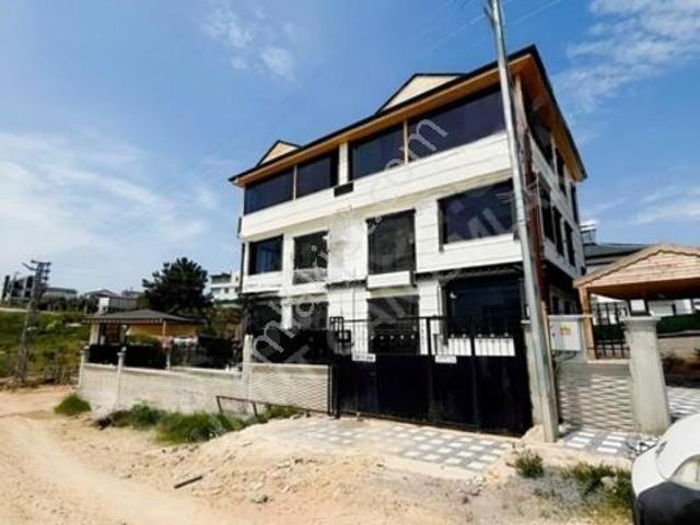 Bağımsız Girişli 4+1 Triplex Geniş Bahçeli Villa
