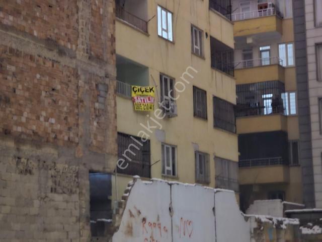 Bamyasuyu Mahallesi'nde Satılık 3+1 Daire