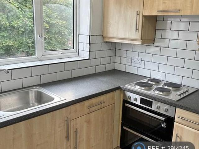 Bamber Bridge, Preston, PR5 2 bed flat to rent £785 pcm £181 pw