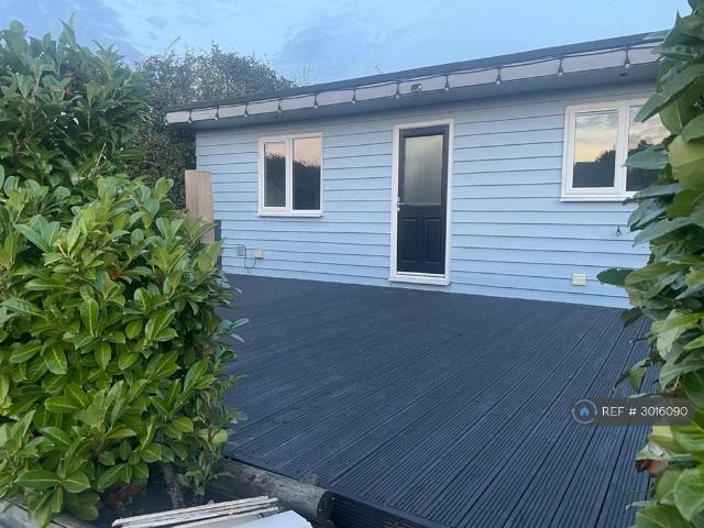 Bambers Green, Takeley, Bishop's. 2 bed flat to rent £1,500 pcm £346 pw