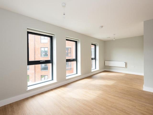 Bamboo House Newbury RG14 2 bed duplex to rent £1,755 pcm £405 pw