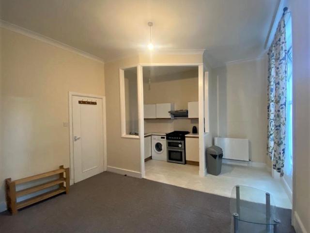 Bamborough Gardens, London W12, 1 bed flat to rent, £1,700 pcm | PrimeLocation