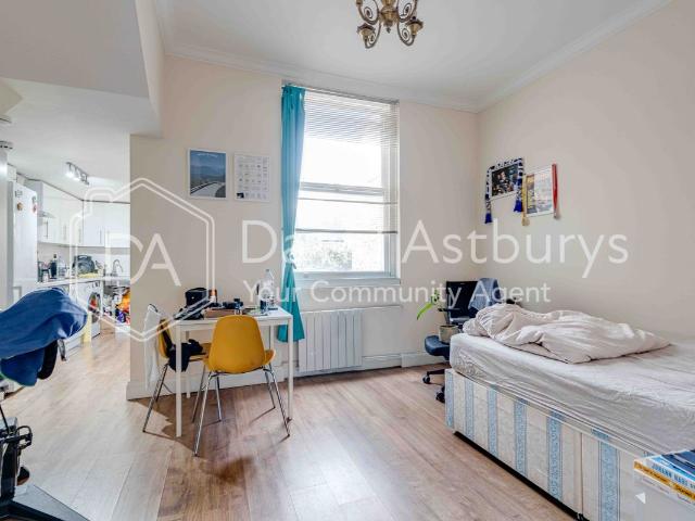 Bamborough Gardens, Shepherd's Bush, London W12, Studio to rent, £1,400 pcm | PrimeLocation