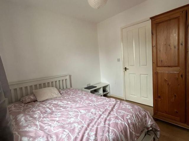 Bampton Close, Oxford OX4, 2 bed flat to rent, £1,500 pcm | PrimeLocation
