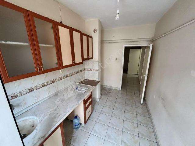 Banyo+wc+su Tesisatları Yenileniyor Çetin Emeç Yakını Dikmen Caddesi Paraleli Ara Katta Kombili Boş