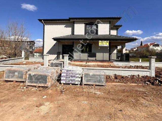 Banaz Acar Cami Yanı 390m2 Arsa 5+1 200m2 Villa