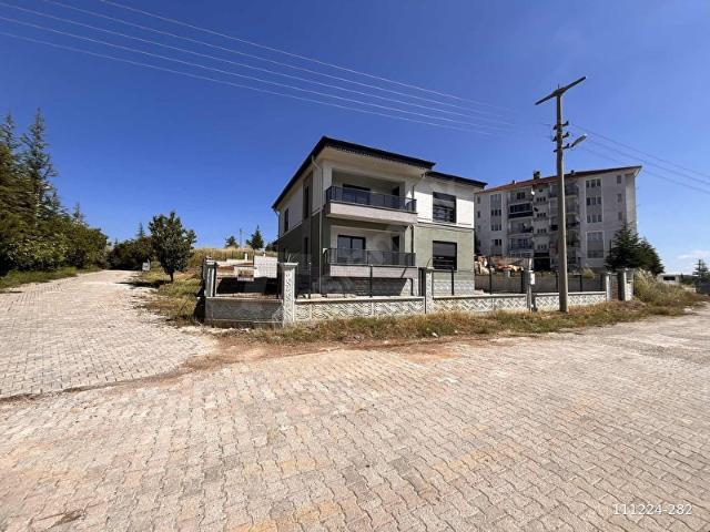 Banaz DilekMh 517mArsa olan 2katlı Dubleks Villa