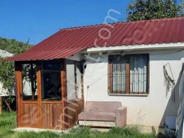 Banaz Hatipler Köyünde 5800m2 Tarla İçinde Ev