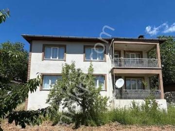 Banaz Salıpazarıüstü 2 Katlı 630m2 Arsa İ Garajlı Müstakil Ev