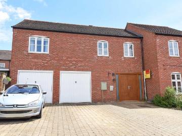 Banbury, Oxfordshire OX16, 2 bed end terrace house to rent, £1,250 pcm | PrimeLocation