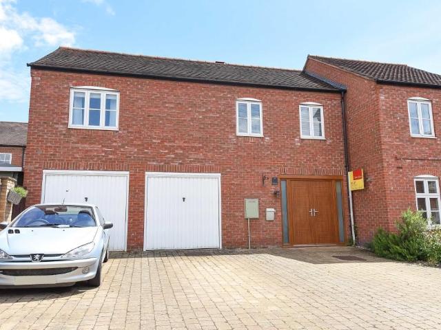 Banbury, Oxfordshire OX16, 2 bed end terrace house to rent, £1,250 pcm | PrimeLocation