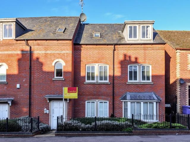 Banbury, Oxfordshire OX16, 2 bed flat to rent, £1,250 pcm | PrimeLocation