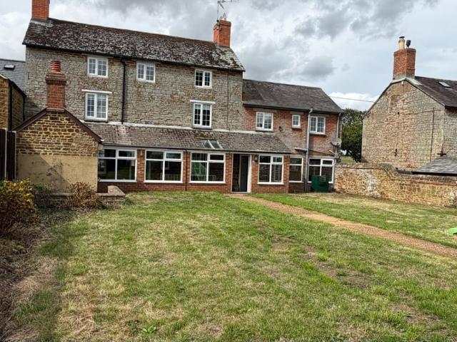 Banbury Lane, Adstone NN12, 5 bed farmhouse to rent, £2,500 pcm | PrimeLocation