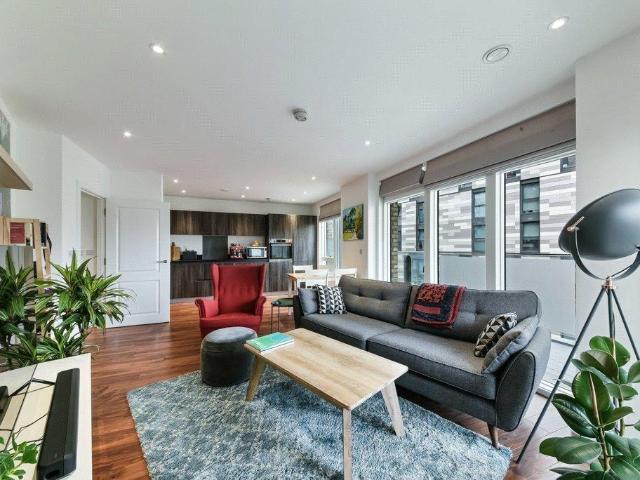 Banbury Point, 1 Cording Street. 1 bed apartment to rent £2,000 pcm £462 pw