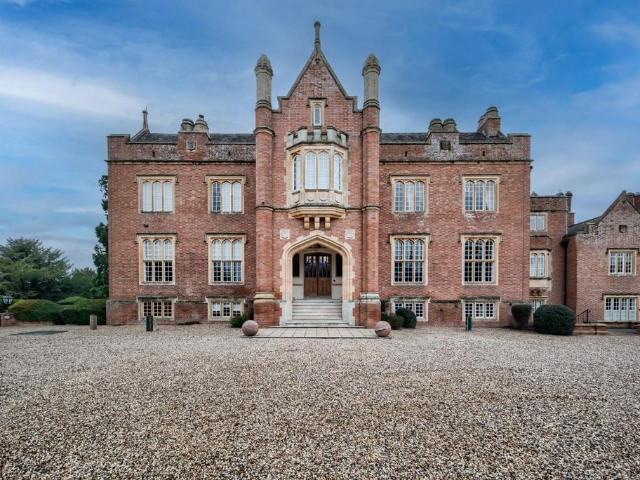 Banbury Road, Stratford Upon Avon CV37 2 bed flat to rent £1,800 pcm £415 pw