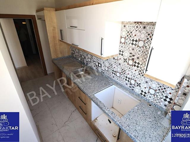 Bandırma Yeni Mahalle'de Ön Cephe Arakat Sıfır Asansörlü 1+1 Daire Bayraktar Emlak'tan