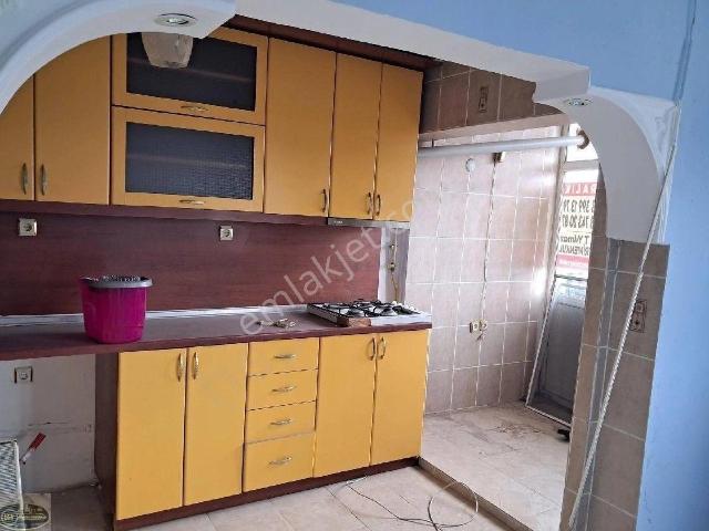 Bandırma Yeni Çınarlı Caminin Okulun Hemen Dibinde Kiralık 3+1